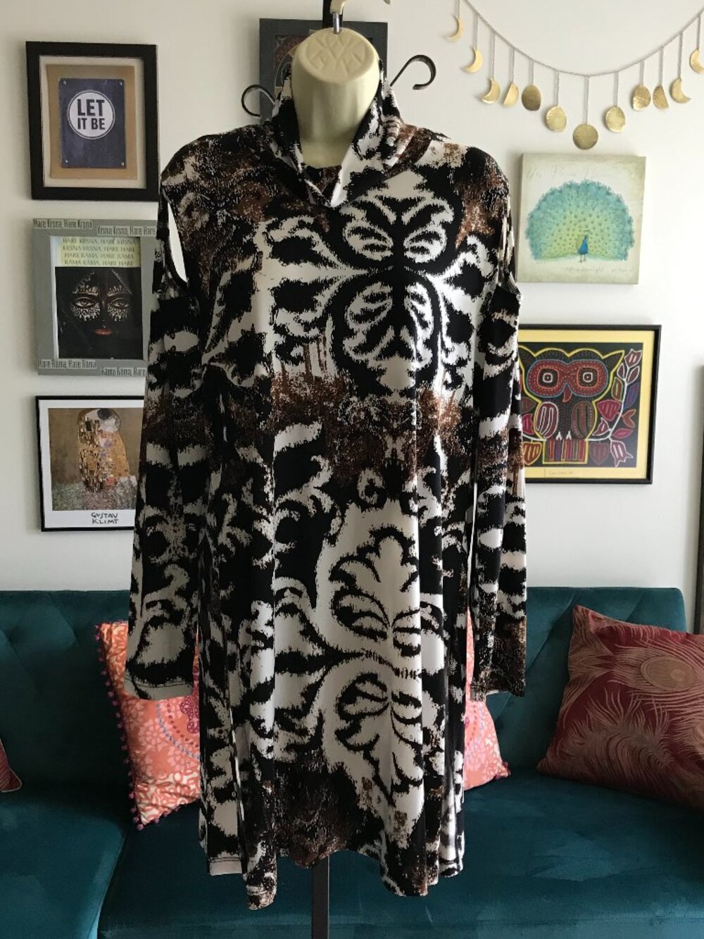 ARTEX Fashions size L Brown Black & White Abstract Print Cold Shoulder Tunic Top